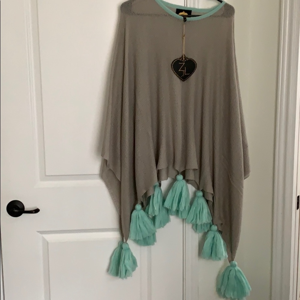 Z&L poncho with tassels